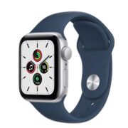 Apple Watch SE 2021 GPS 44mm ezüst alumíniumtok kék sportszíjjal